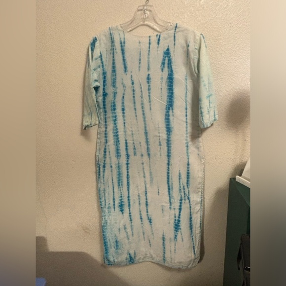 Blue and white tie die pattern night gown - Picture 8 of 10